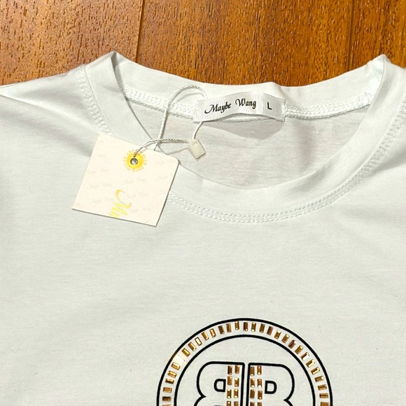 NWT White T-shirt w/rhinestone details B ⚜️ - Picture 4 of 5